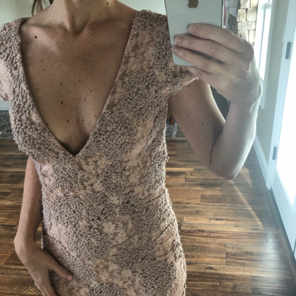 Detailed light pink dress.